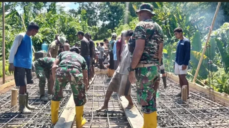 Gotong Royong TNI dan Warga Percepat Jembatan Garuda