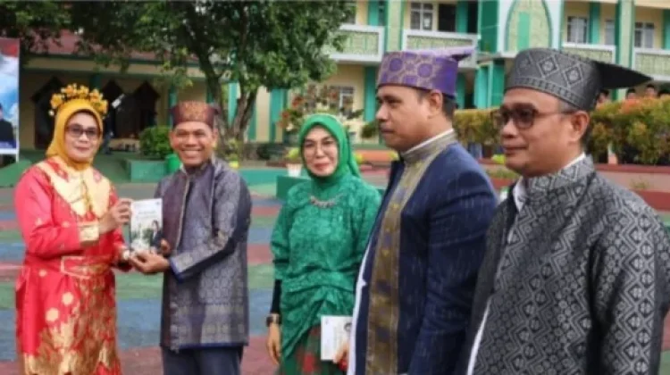 Buku Madrasah Rumah Kita Karya Siswa MTS Negeri 1 Ternate