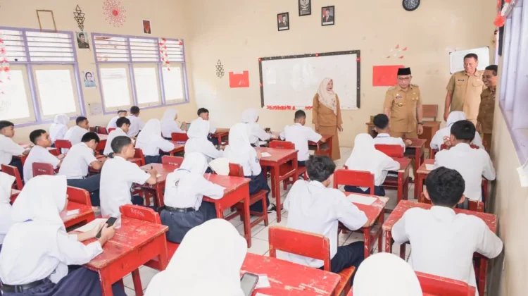 Wali Kota Ternate Pantau Pelaksanaan UAS SMP