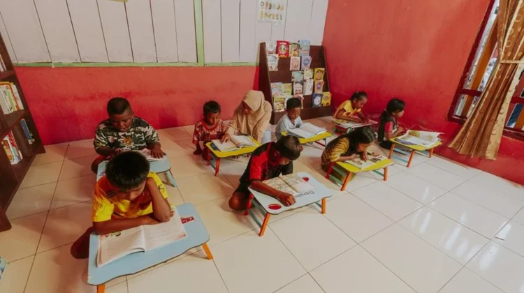 Bangun Rumah Baca, Harita Nickel Tumbuhkan Minat Baca Anak di Daerah 3T