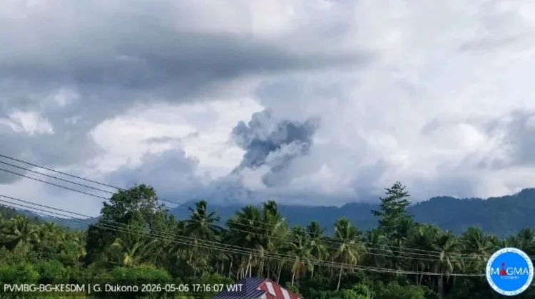 Erupsi Gunung Dukono, Kolom Abu Capai Meter