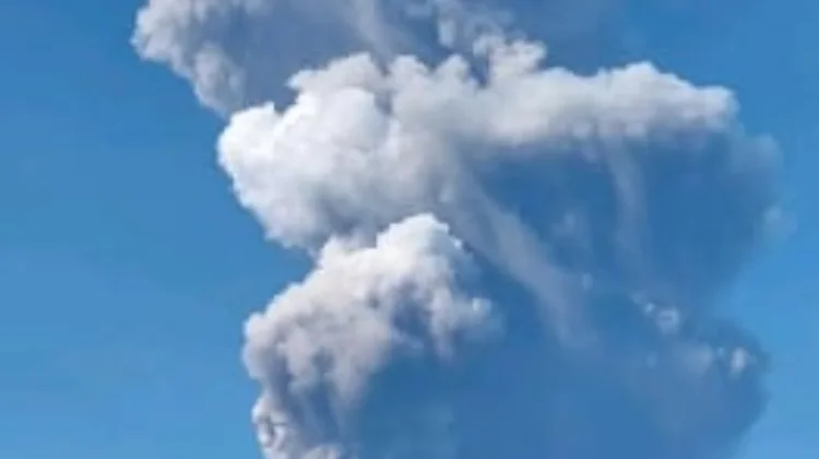 Gunung Dukono Erupsi 10.000 Meter Disertai Dentuman Kuat Pagi Ini