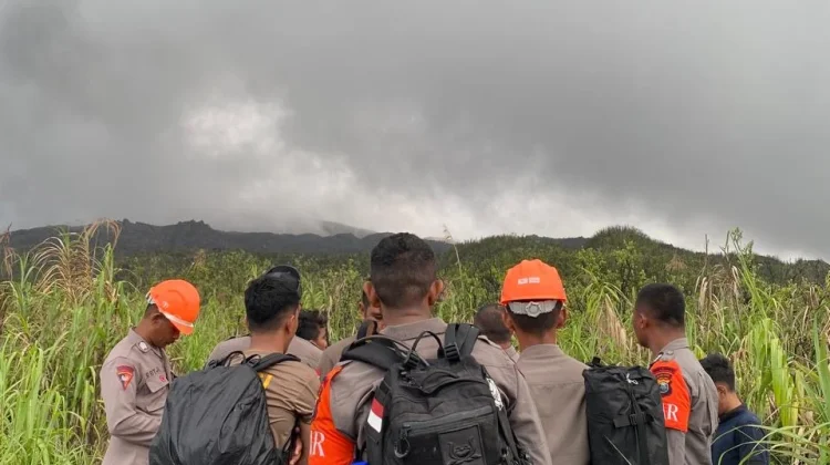 Masih Hilang, Drone Brimob Malut Cari 3 Pendaki Gunung Dukono