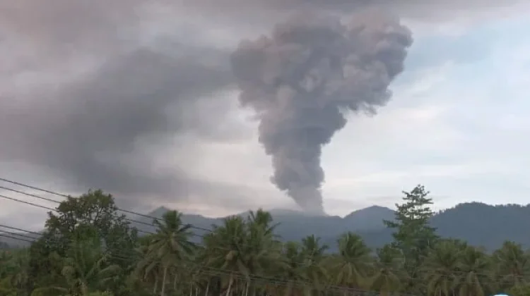 Abu Vulkanik Dukono Ancam Kesehatan Warga Halmahera Utara