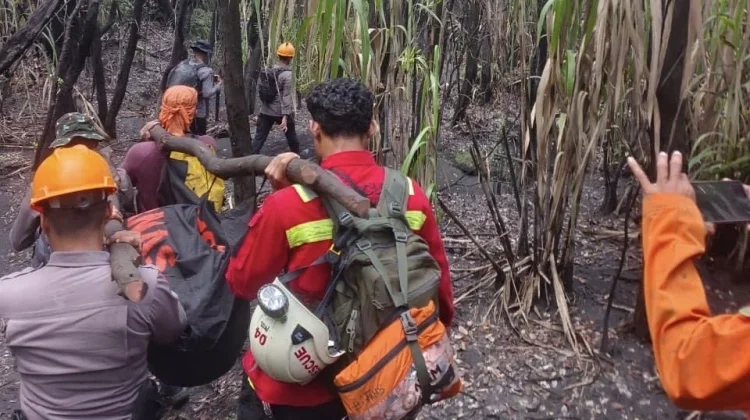 Tim Rescue NHM Bantu Evakuasi Korban Erupsi Dukono