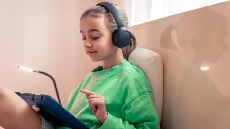 Kelebihan dan Manfaat Metode Audio Learning pada Anak