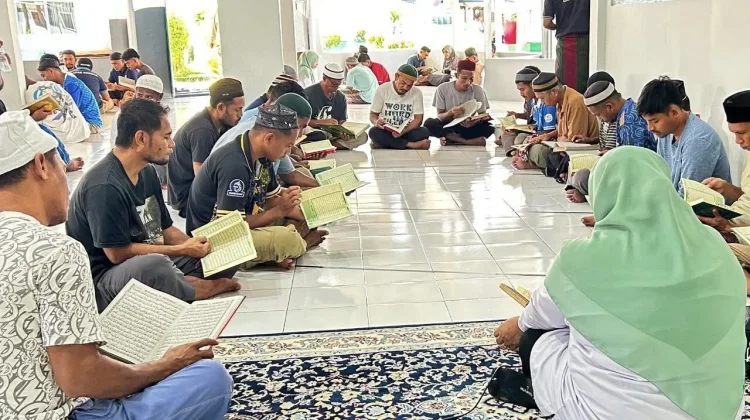Penyuluh Agama Bimbing WBP Lapas Tobelo Belajar Al-qur’an