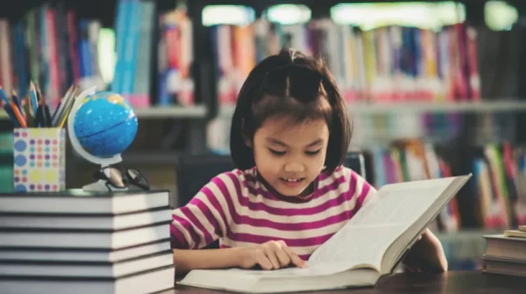 Tips Menumbuhkan Minta Baca pada Anak