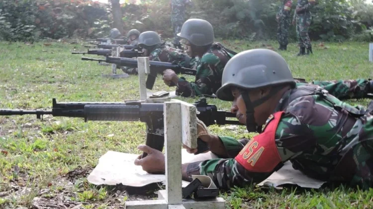 Prajurit Kodim 1501/Ternate Tingkatkan Kemampuan Menembak Rutin