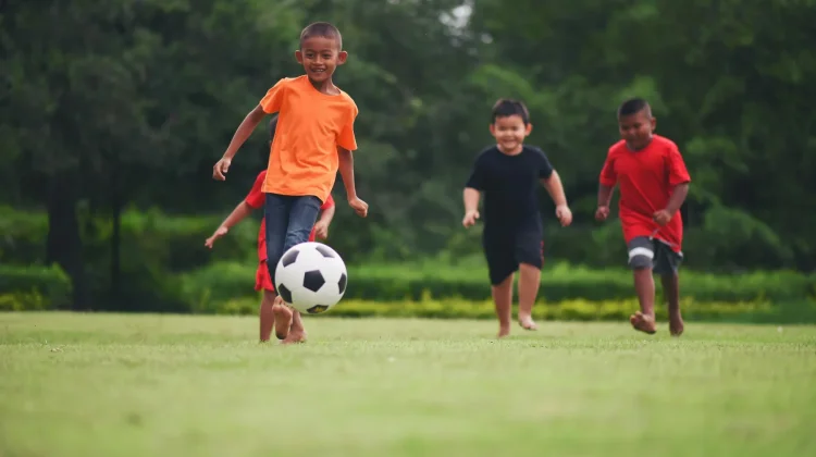 Manfaat Bermain Sepak Bola untuk KesehatanAnak