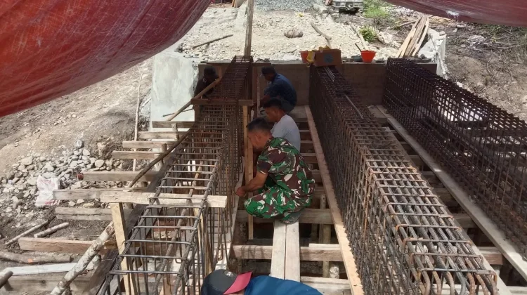 Pembuatan Bakisting Gelagar-Pembangunan Jembatan Garuda