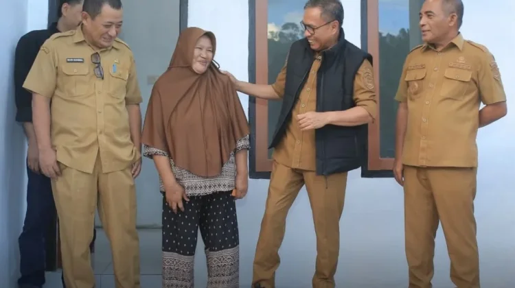 Pemda Halteng Serahkan RLH sebagai Komitmen Sosial Daerah