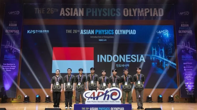 Tim Fisika Indonesia Raih Dua Emas di APhO 2026