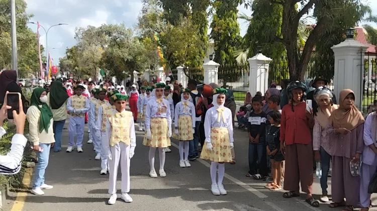 Pemkab Sula Gelar Gerak Jalan Meriah HUT ke-23