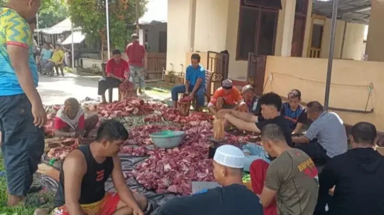 Polres Sula Salurkan Hewan Kurban ke Purnawirawan dan Masyarakat