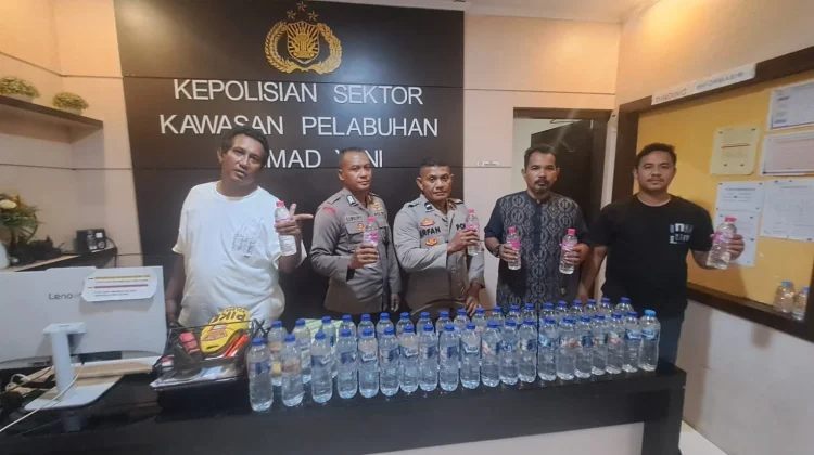 Polsek Pelabuhan Ahmad Yani Sita Puluhan Botol Miras