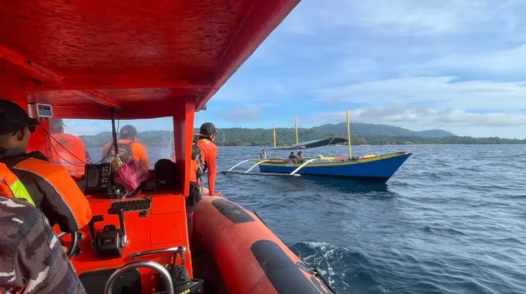 Tim SAR Selamatkan Dua Nelayan Terombang Ambing Laut
