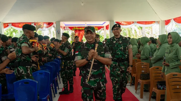 Pangdam XV/Pattimura Kunjungi Yonif 732 Banau Halmahera Barat