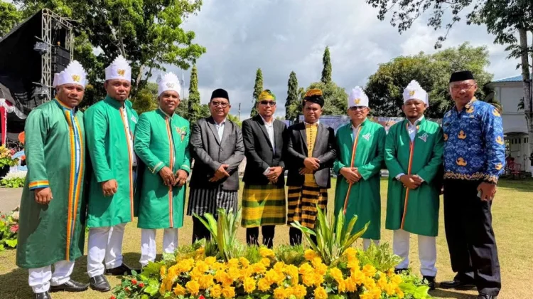 Pemkab Kepulauan Sula Resmi Luncurkan Pakaian Adat Daerah pada HUT ke-23