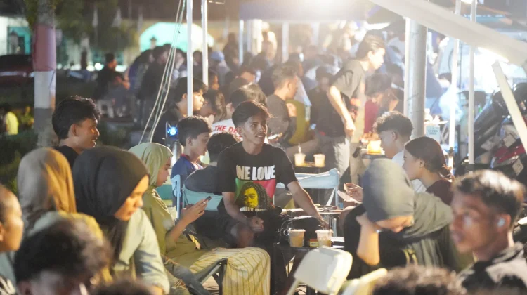 Gen-Z Ramaikan Alun-Alun Kedaton Ternate, UMKM Kopi Raup Omzet Jutaan