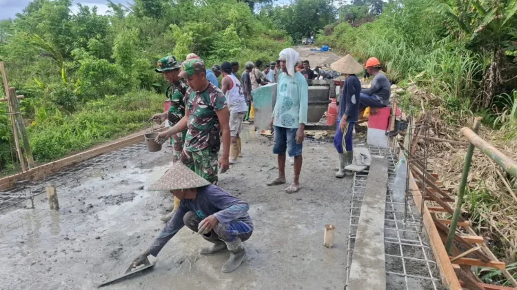 Kodim 1508/Tobelo dan Warga Gotong Royong Percepat Penyelesaian Jembatan Garuda