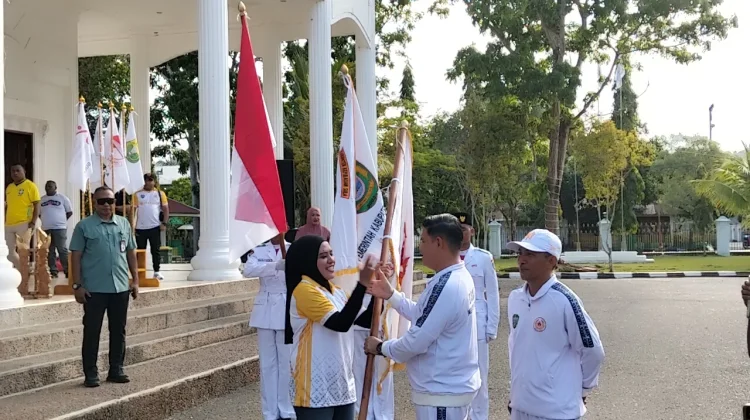 Bupati Kepulauan Sula Resmi Lepas Kontingen Porprov