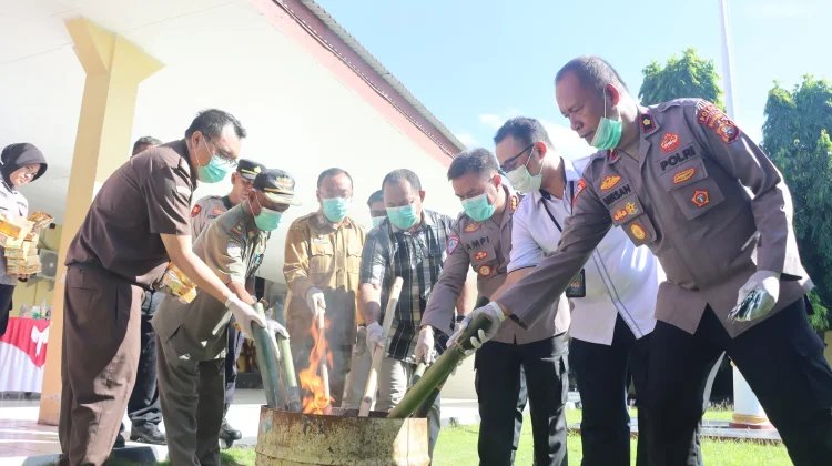 Musnahkan 2.117 Kantong Miras Polresta Tidore Tegaskan  Berantas Miras dan Narkoba
