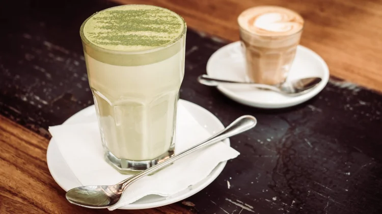 Matcha atau Kopi, Mana yang Lebih Sehat untuk Dikonsumsi?