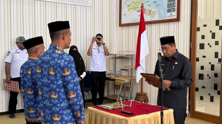 Isi Jabatan Kosong, Bupati Haltim Lantik Tiga Administrator Baru