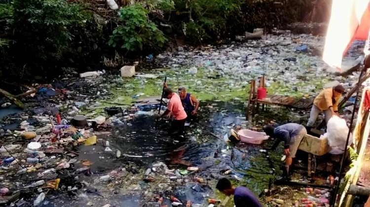 DLH Ternate Bersihkan Saluran Air Cegah Risiko Banjir