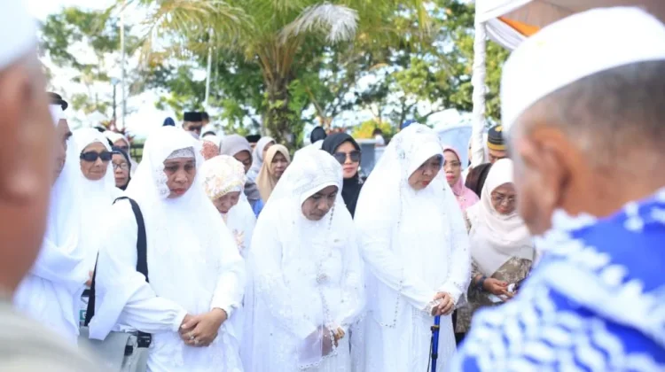 Bupati Ikram Minta Dinkes Pantau Jamaah Haji usai Tiba di Halteng