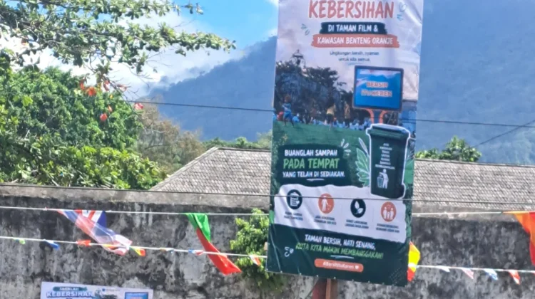 DLH Ternate Edukasi Kebersihan di Kampung Piala Dunia