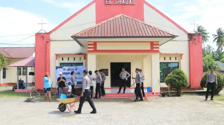 Sambut Hari Bhayangkara Ditlantas Bersihkan Gereja El Shadai