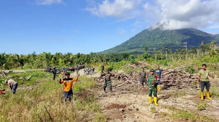TNI Peduli Lingkungan-Penanaman Bibit Pohon