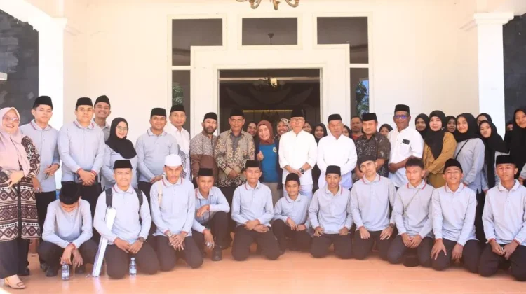 Bupati Halteng Resmi Lepas Kafilah MTQ Tingkat Provinsi
