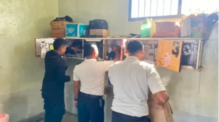 Kamar Warga Binaan Lapas Sanana Digeledah Petugas