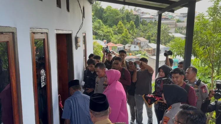 HUT ke-80 Bhayangkara, Kapolda Resmikan Program Bedah Rumah Ternate