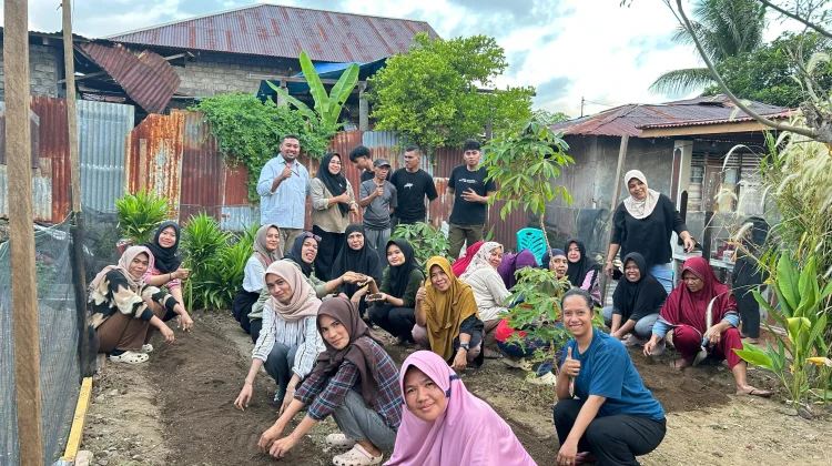 Mahasiswa KKN Unkhair Sulap Lahan Jadi Kebun Produktif