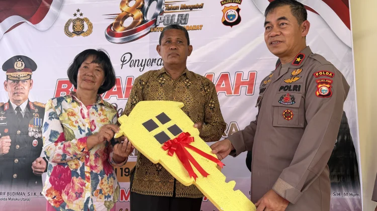 Polda Maluku Utara, Tebar Kebahagiaan Melalui Program Bedah Rumah