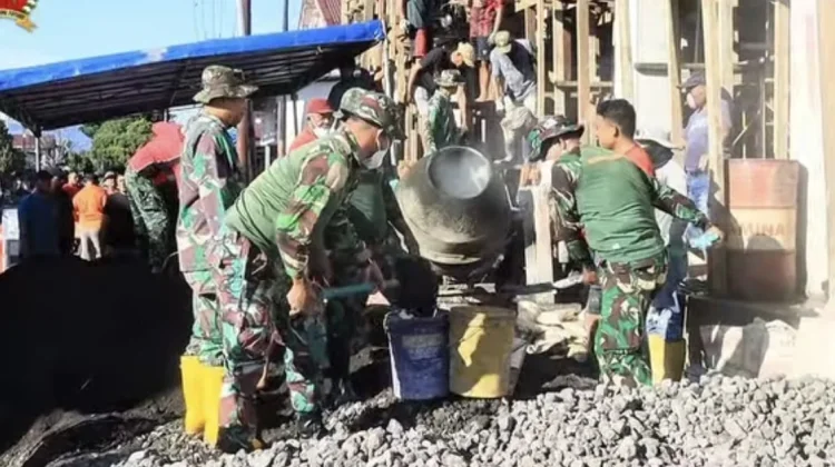 Karya Bakti Kodim 1501 Perkuat Gotong Royong Bersama Warga Toboleu