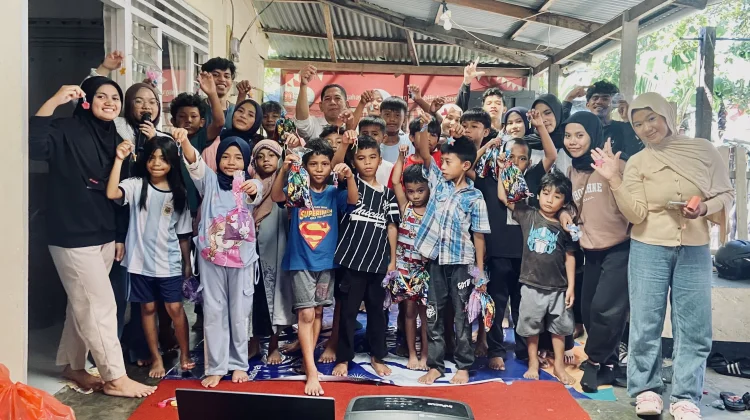 Mahasiswa KKN Unkhair Ajarkan Daur Ulang Tutup Botol Plastik