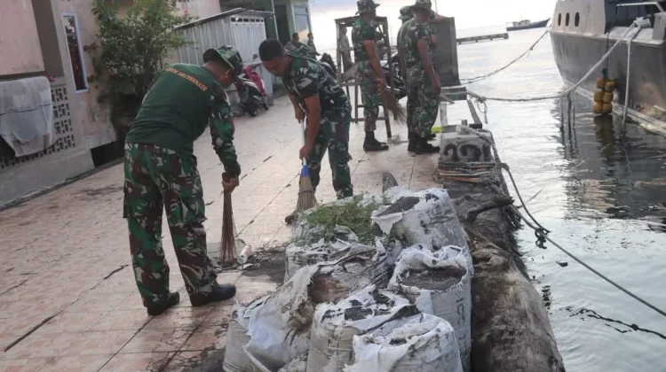 Korem 152 Gelar Karya Bakti Bersihkan Lingkungan Salero