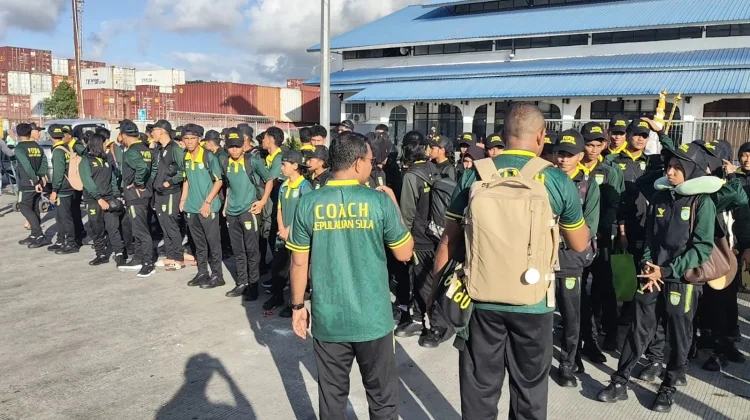 Rombongan Popda Sula menuju Morotai Gunakan KM. Holly Mari