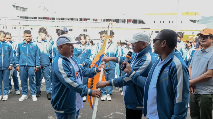 Wawali Lepas Kontingen POPDA Ternate, Target  Juara Umum