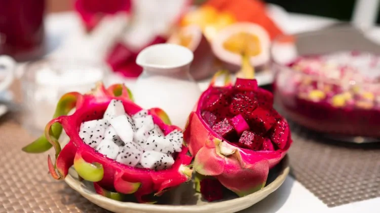 Buah Naga Merah dan Putih, Apa Saja Perbedaannya?
