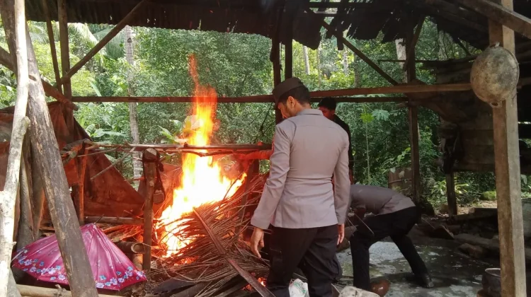 Polisi Bongkar Lokasi Produksi Miras di Pulau Taliabu