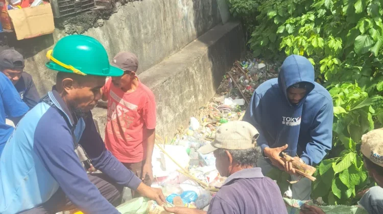 Keluhan di Halo RRI Ditindaklanjuti, DLH Ternate Segera Bersihkan Tumpukan Sampah