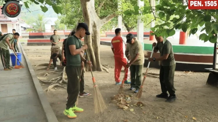 Kodim 1505 Tidore Gelar Jumat Bersih di Pantai Akesahu