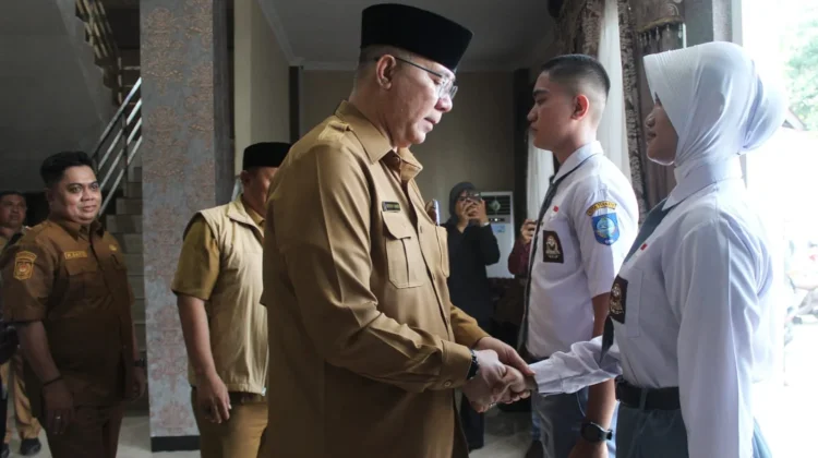 Dua Pelajar Malut Dilepas ke Jakarta, Siap Kibarkan Merah Putih di Istana