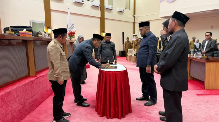 Bupati Haltim Apresiasi Sikap Akhir Fraksi pada Paripurna LPj APBD 2025
